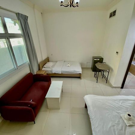 Cozy Rooms And Small Partitions For Men Guests In Dubaj Zewnętrze zdjęcie