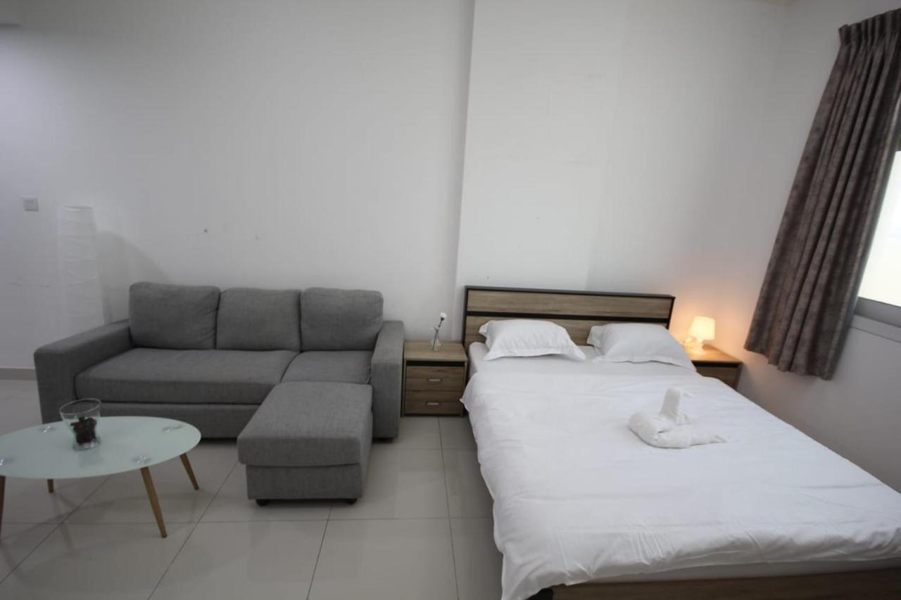 Cozy Rooms And Small Partitions For Men Guests In Dubaj Zewnętrze zdjęcie