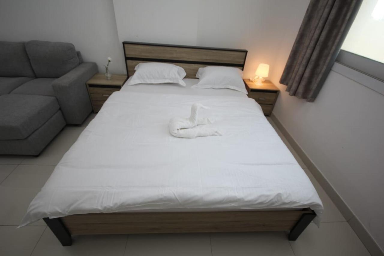 Cozy Rooms And Small Partitions For Men Guests In Dubaj Zewnętrze zdjęcie
