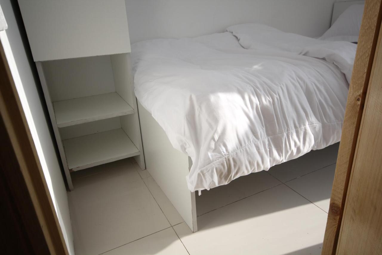 Cozy Rooms And Small Partitions For Men Guests In Dubaj Zewnętrze zdjęcie