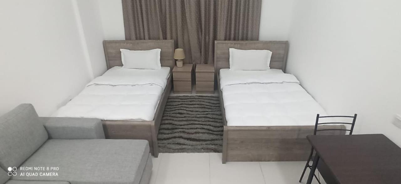 Cozy Rooms And Small Partitions For Men Guests In Dubaj Zewnętrze zdjęcie