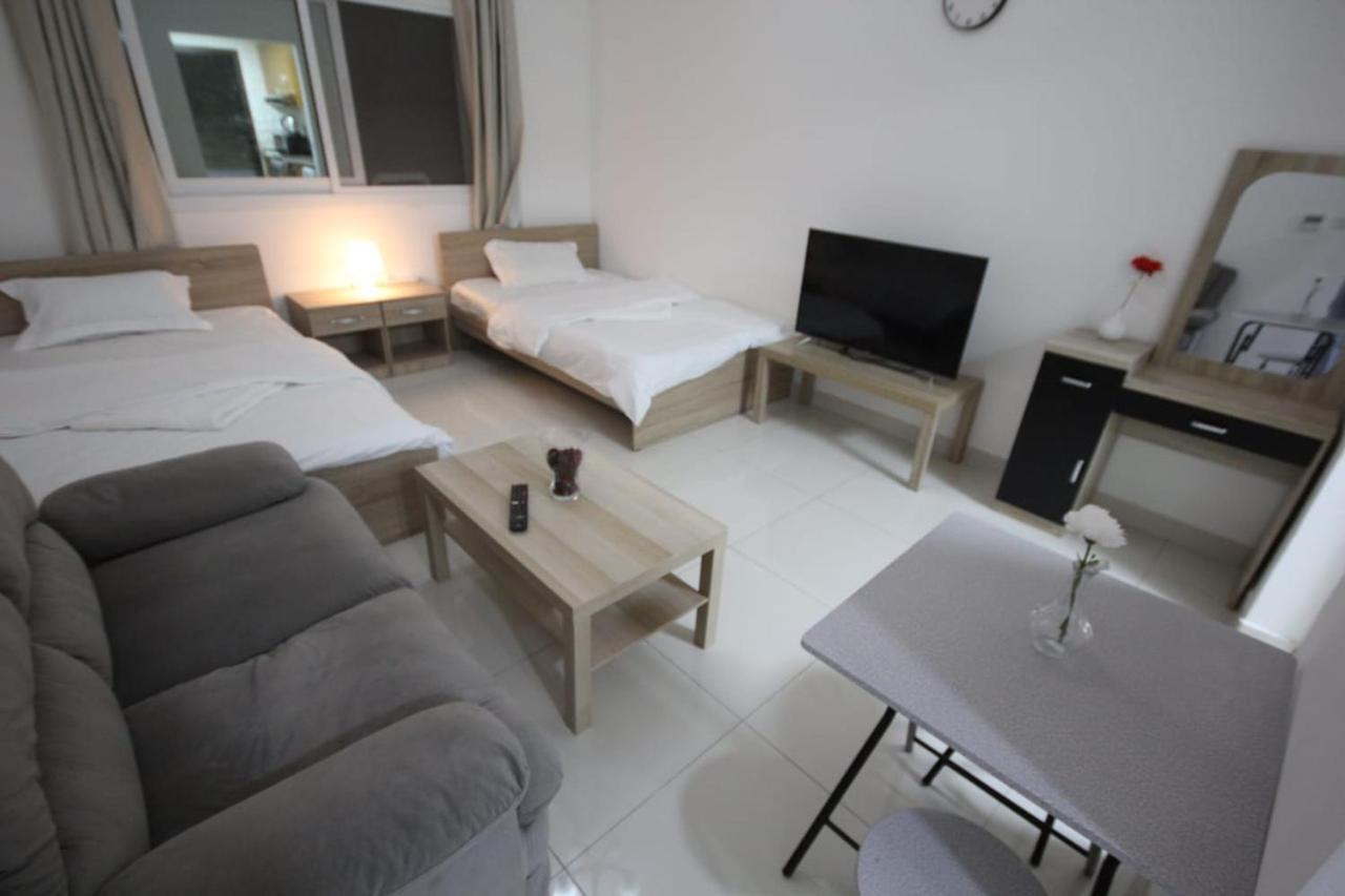 Cozy Rooms And Small Partitions For Men Guests In Dubaj Zewnętrze zdjęcie