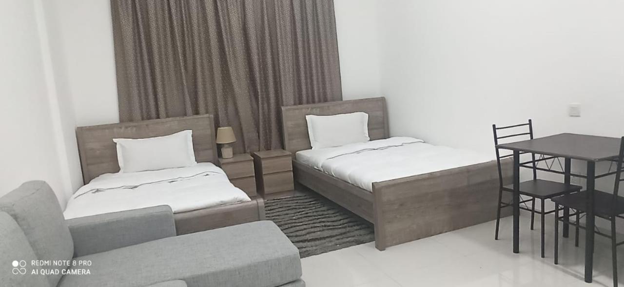 Cozy Rooms And Small Partitions For Men Guests In Dubaj Zewnętrze zdjęcie
