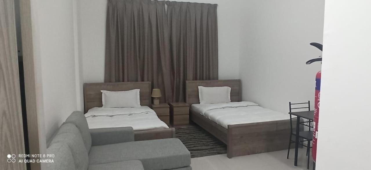 Cozy Rooms And Small Partitions For Men Guests In Dubaj Zewnętrze zdjęcie