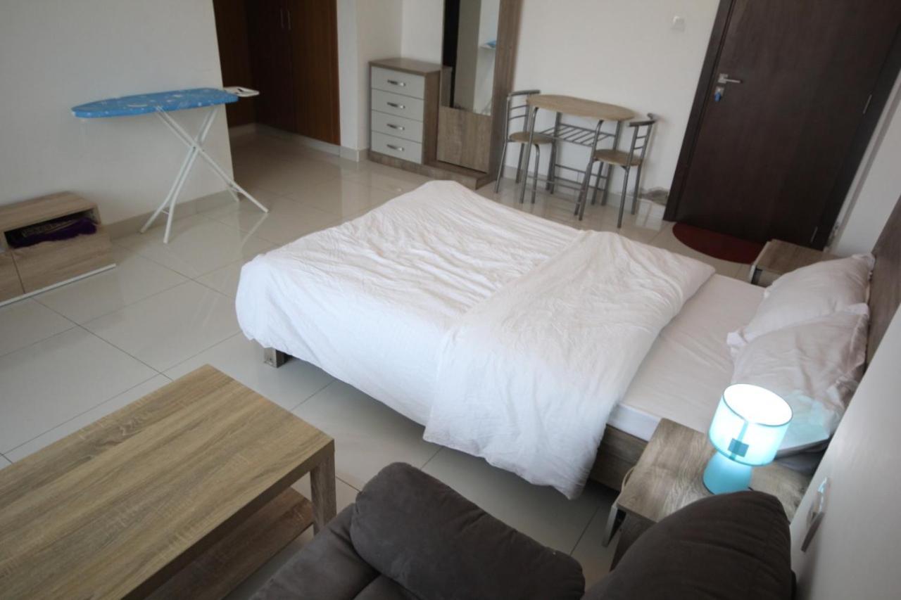 Cozy Rooms And Small Partitions For Men Guests In Dubaj Zewnętrze zdjęcie