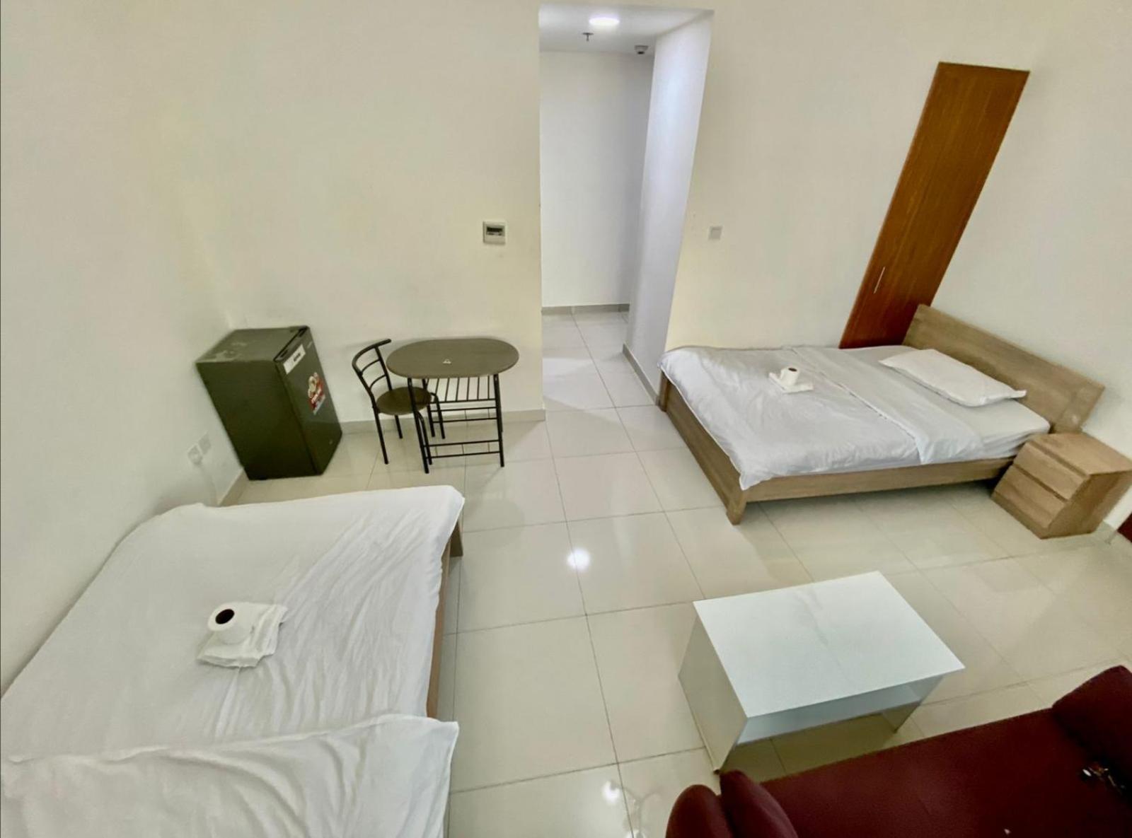 Cozy Rooms And Small Partitions For Men Guests In Dubaj Zewnętrze zdjęcie