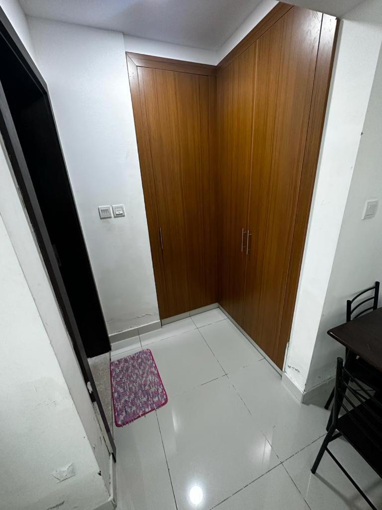Cozy Rooms And Small Partitions For Men Guests In Dubaj Zewnętrze zdjęcie