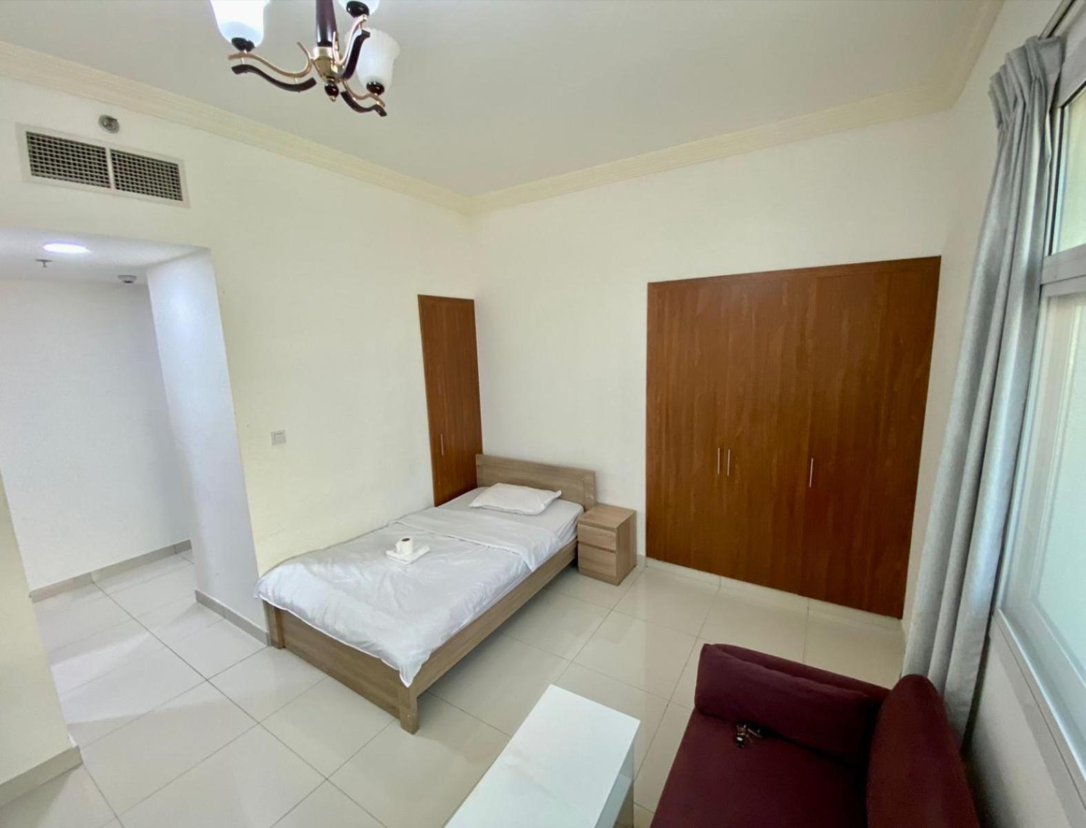 Cozy Rooms And Small Partitions For Men Guests In Dubaj Zewnętrze zdjęcie